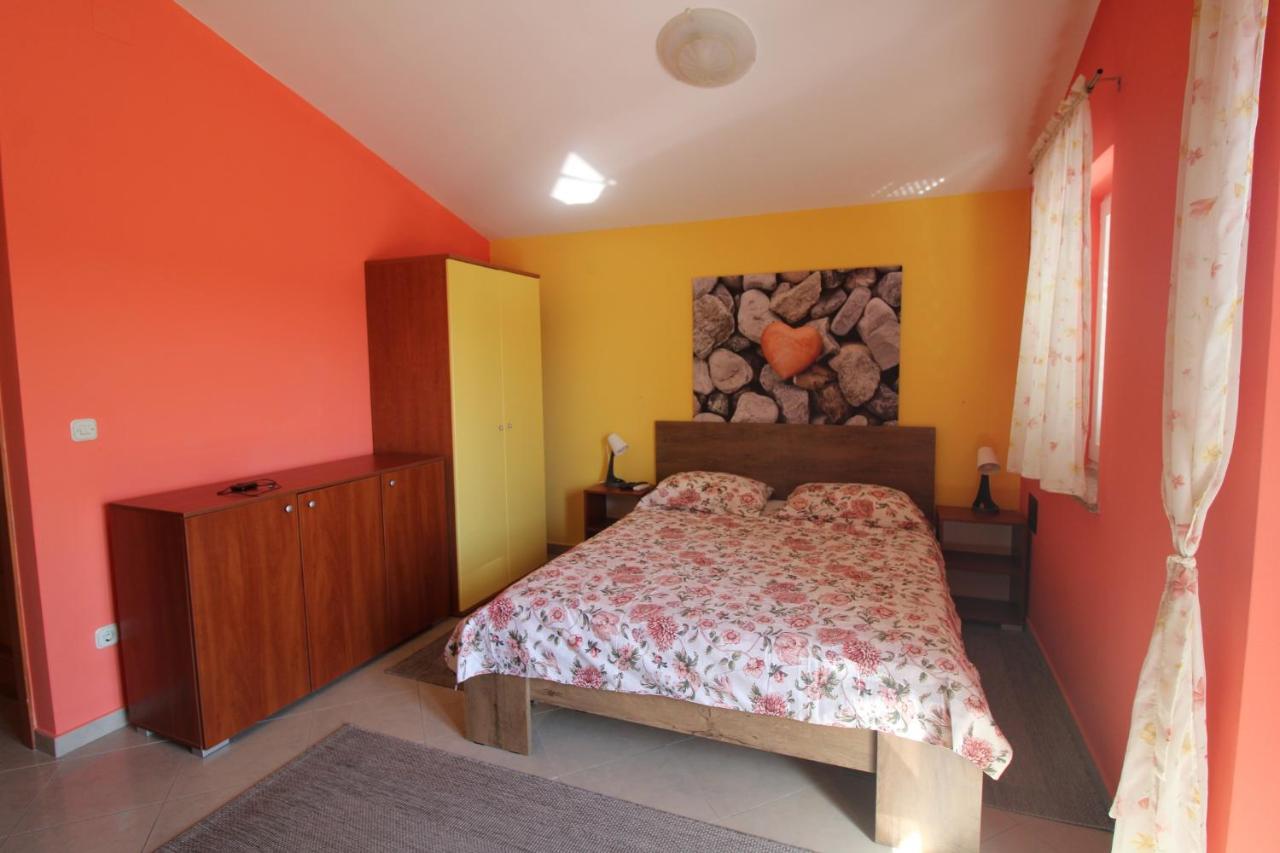 Studio Apartment Aniko Premantura Exteriör bild